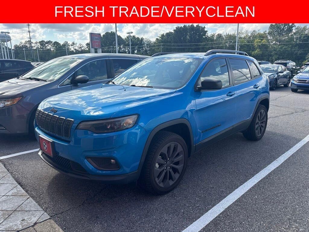 2021 Jeep Cherokee Latitude Lux — photo 1 of 16