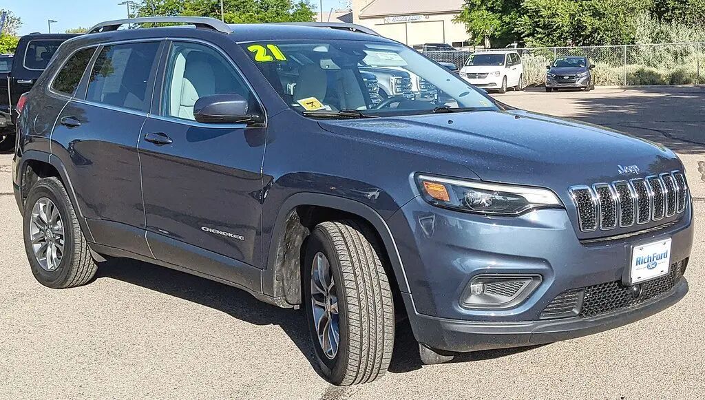 2021 Jeep Cherokee Latitude Lux — photo 1 of 9