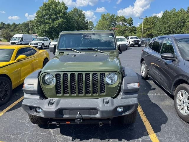 2024 Jeep Wrangler Sport — photo 1 of 13