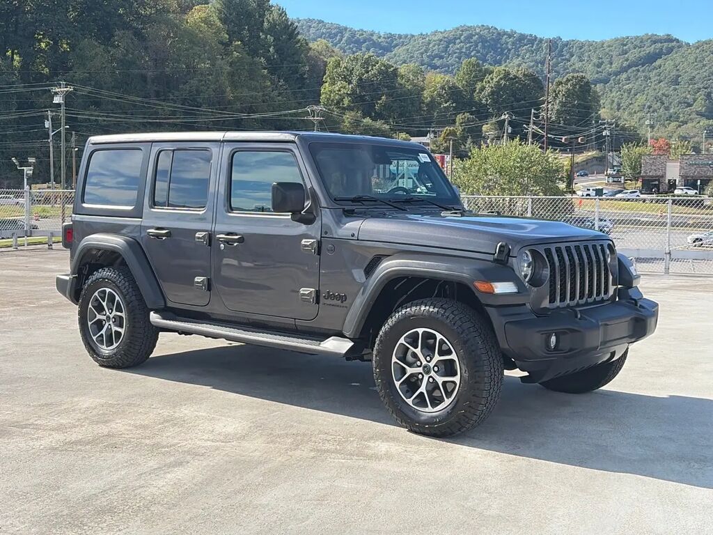 2024 Jeep Wrangler Sport — photo 1 of 13