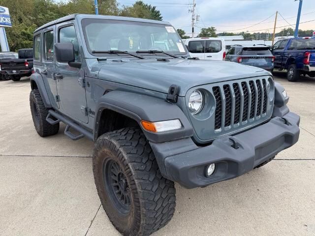 2024 Jeep Wrangler Sport — photo 1 of 4