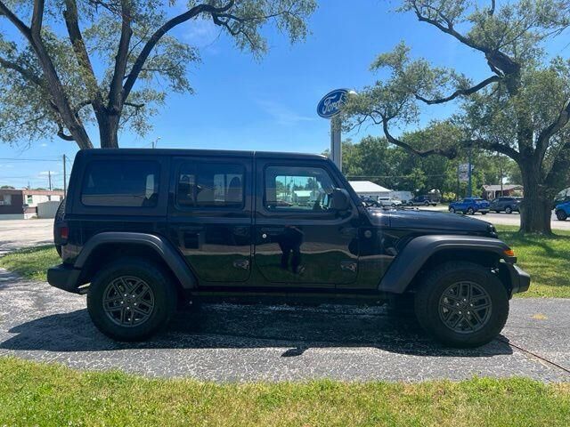 2024 Jeep Wrangler Sport — photo 1 of 13