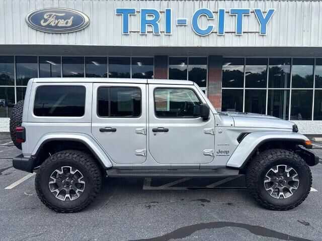 2024 Jeep Wrangler Sahara — photo 1 of 13