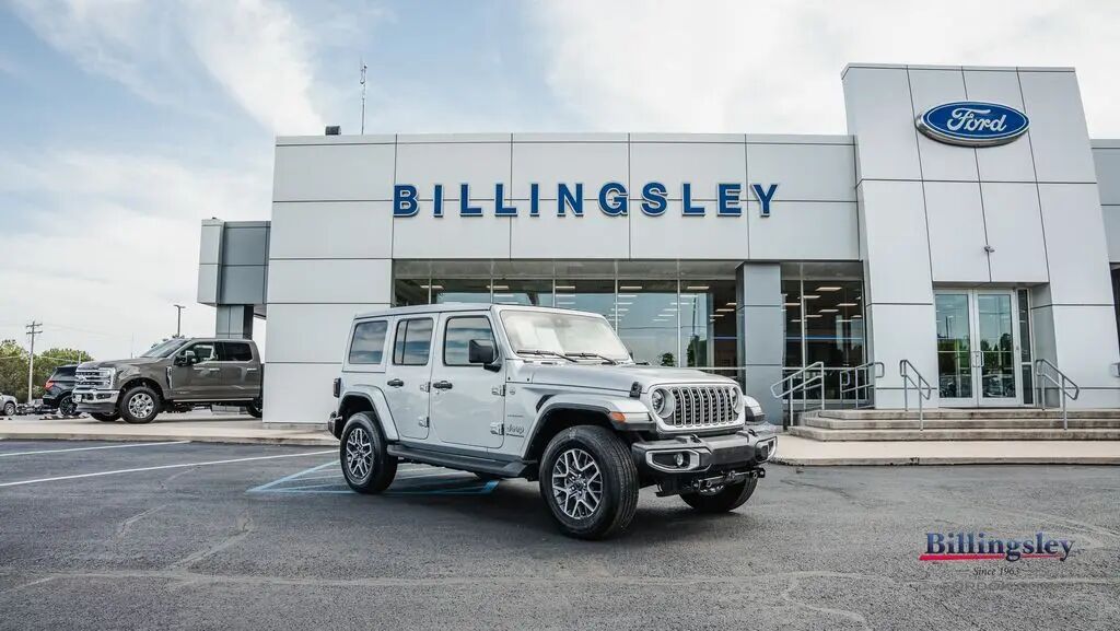 2024 Jeep Wrangler Sahara — photo 1 of 17