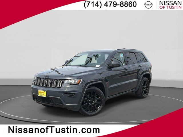 2017 Jeep Grand Cherokee Altitude — photo 1 of 10
