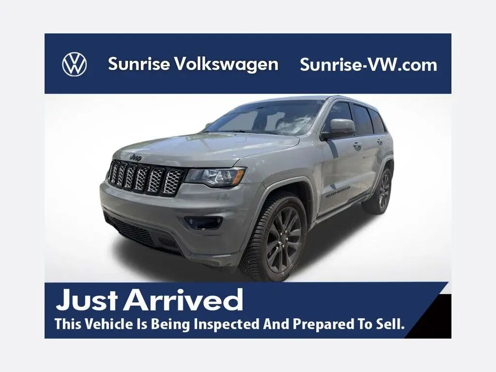 2019 Jeep Grand Cherokee Laredo — photo 1 of 13