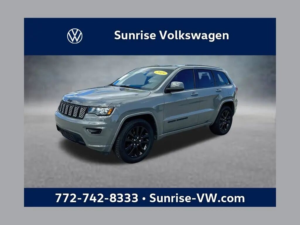 2019 Jeep Grand Cherokee Laredo — photo 1 of 13