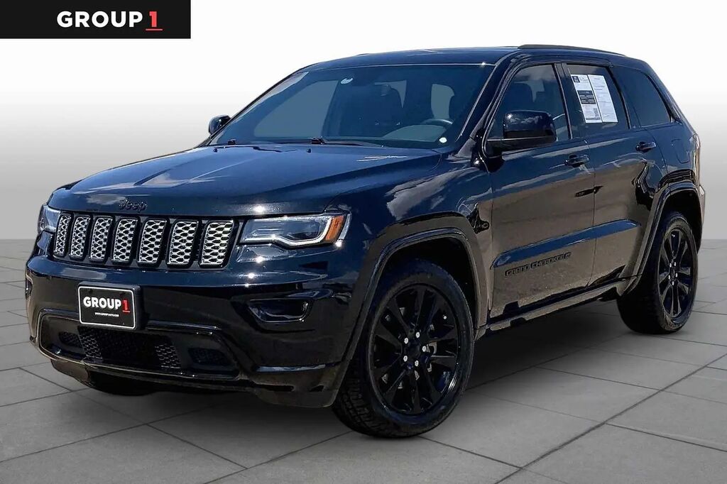 2022 Jeep Grand Cherokee WK Laredo E — photo 1 of 12