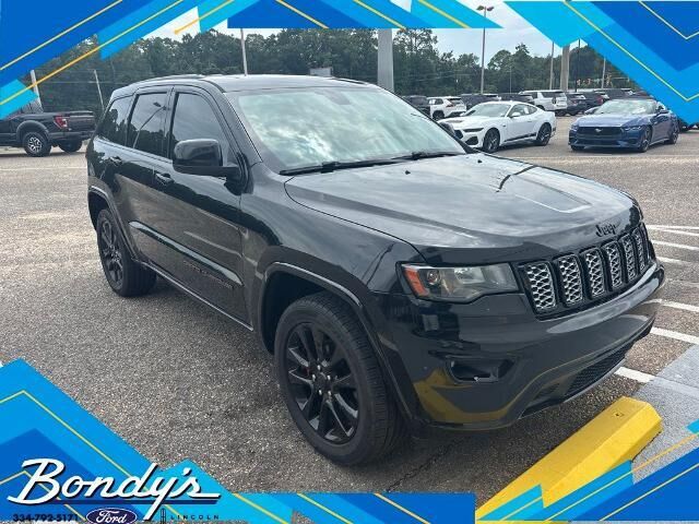 2019 Jeep Grand Cherokee Laredo — photo 1 of 8