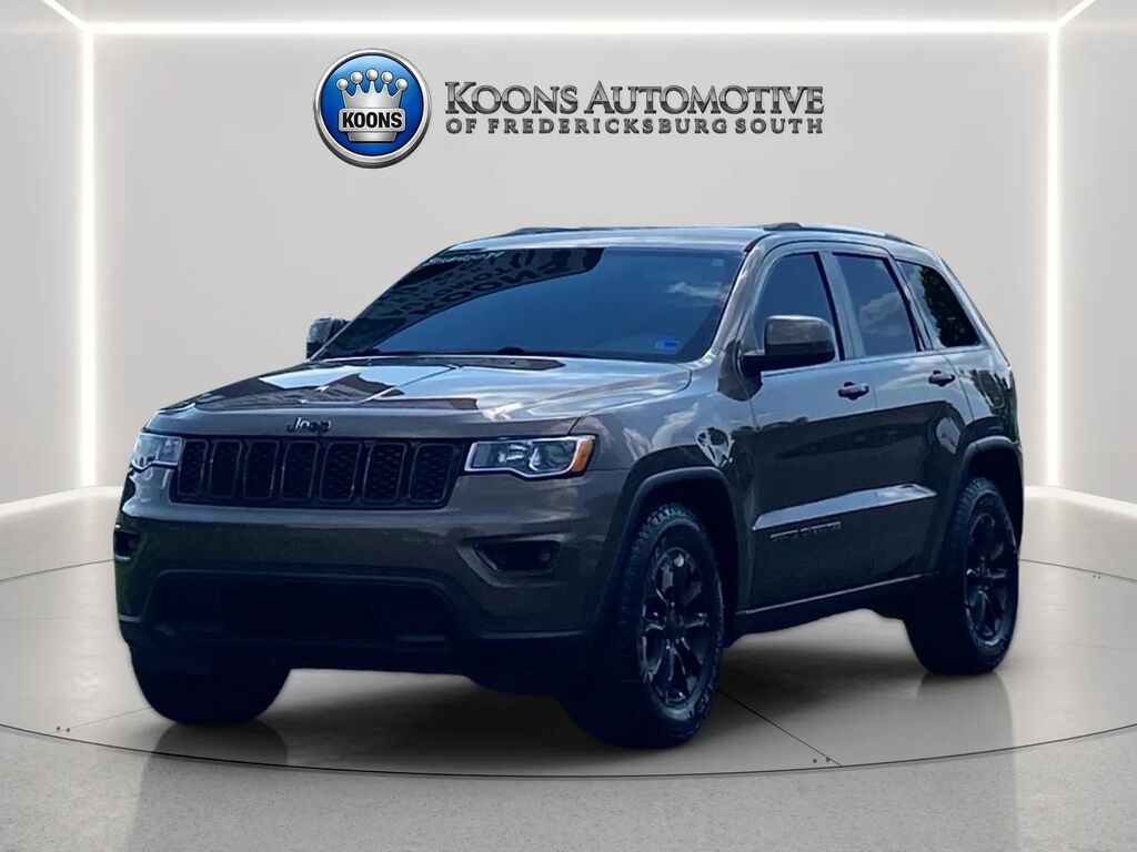 2021 Jeep Grand Cherokee Laredo — photo 1 of 13