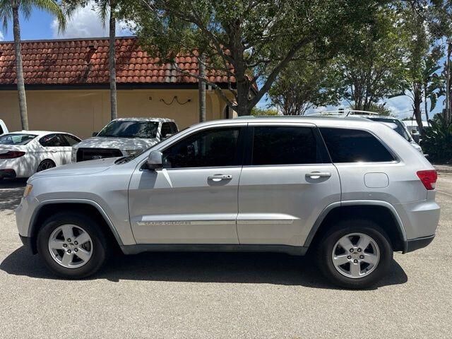 2012 Jeep Grand Cherokee Laredo — photo 1 of 7