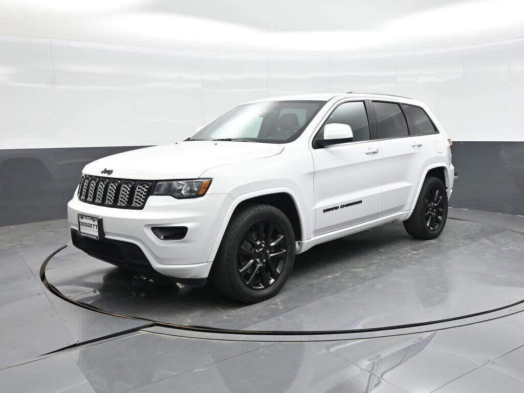2017 Jeep Grand Cherokee Laredo — photo 1 of 1