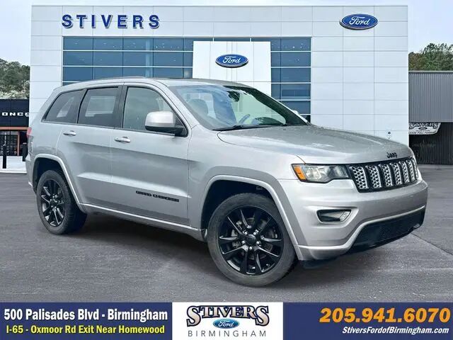 2018 Jeep Grand Cherokee Laredo — photo 1 of 11