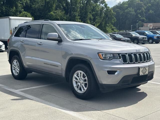 2019 Jeep Grand Cherokee Laredo — photo 1 of 13