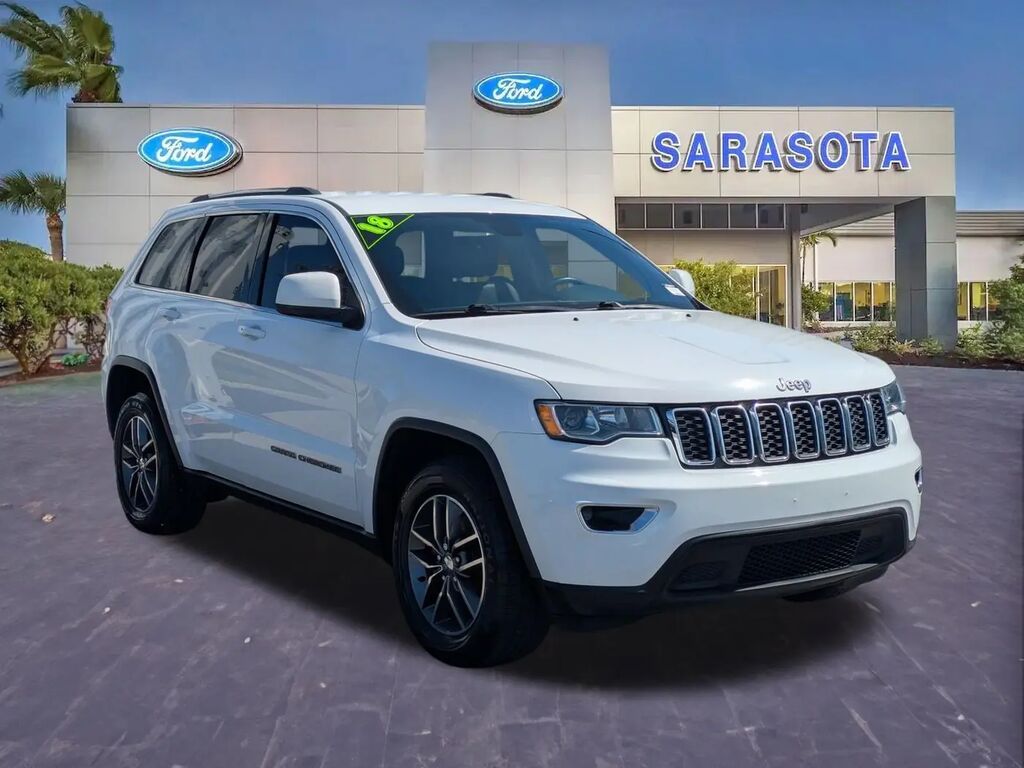 2018 Jeep Grand Cherokee Laredo — photo 1 of 13