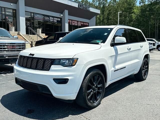 2018 Jeep Grand Cherokee Laredo — photo 1 of 13