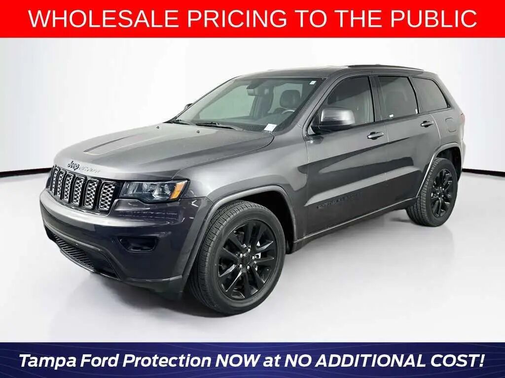 2019 Jeep Grand Cherokee Laredo — photo 1 of 13