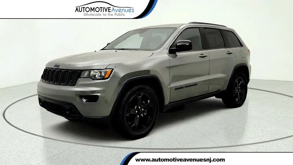 2019 Jeep Grand Cherokee Laredo — photo 1 of 13