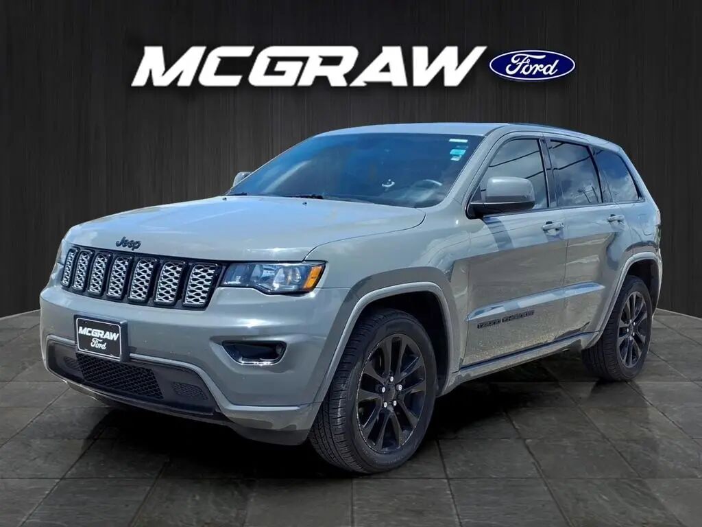 2020 Jeep Grand Cherokee Laredo — photo 1 of 13