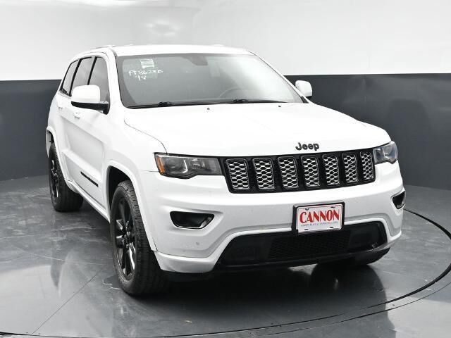 2018 Jeep Grand Cherokee Laredo — photo 1 of 26