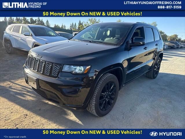 2017 Jeep Grand Cherokee Altitude — photo 1 of 13