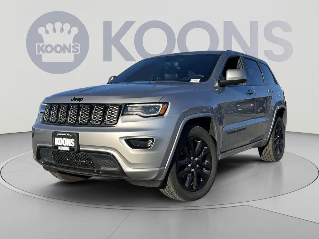 2020 Jeep Grand Cherokee Laredo — photo 1 of 1