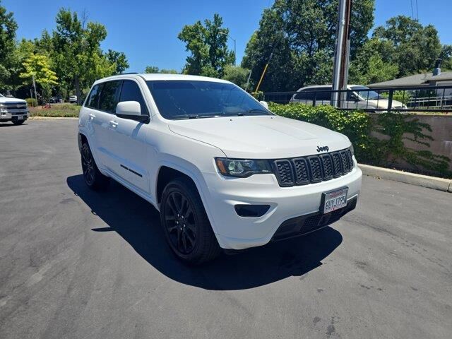 2021 Jeep Grand Cherokee Laredo X — photo 1 of 11