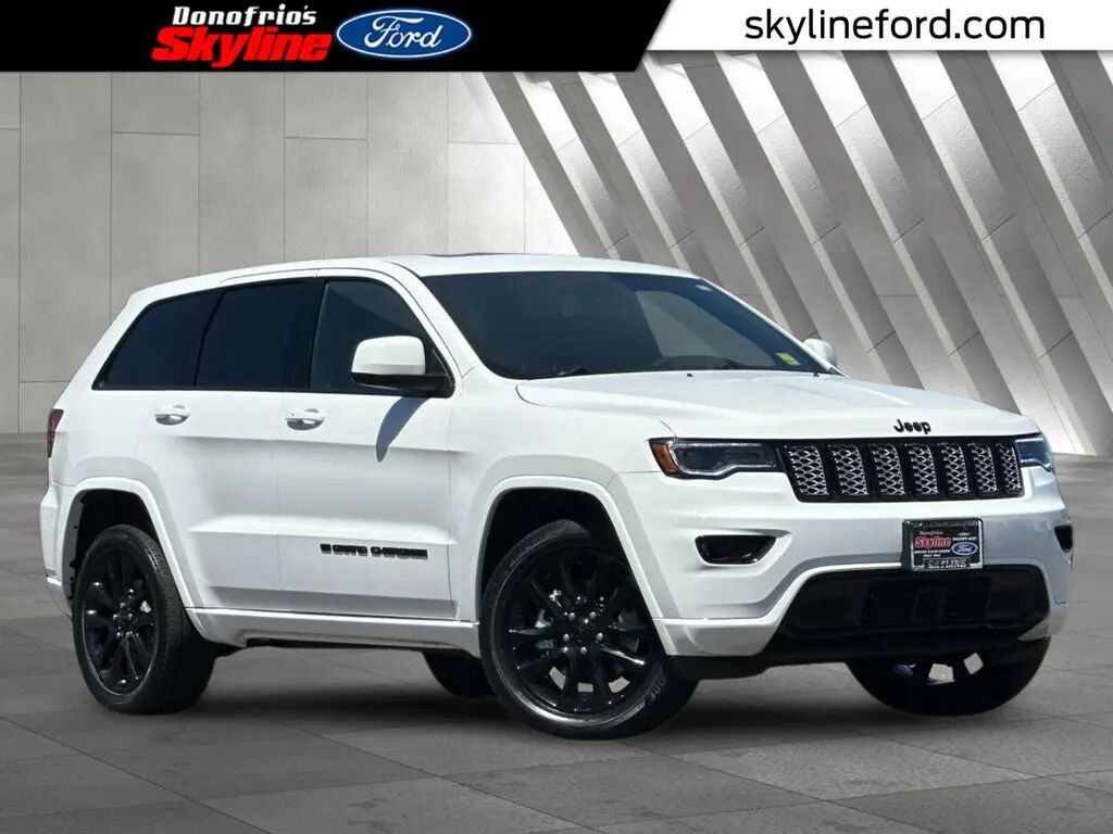 2022 Jeep Grand Cherokee WK Laredo E — photo 1 of 13