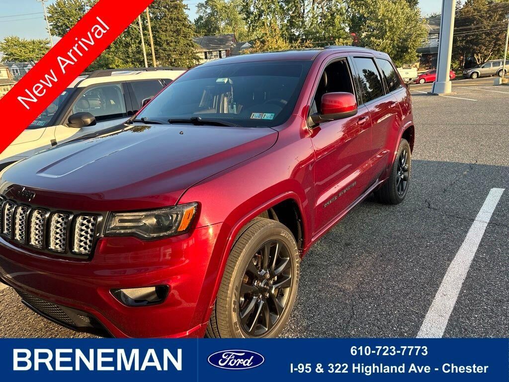 2020 Jeep Grand Cherokee Laredo — photo 1 of 2