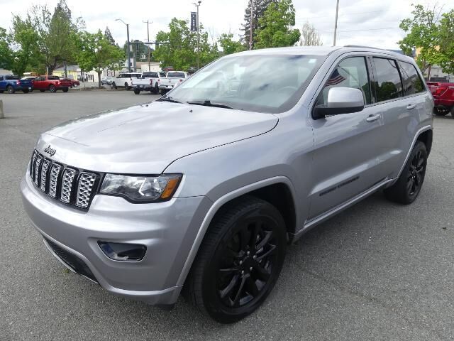 2021 Jeep Grand Cherokee Laredo E — photo 1 of 13