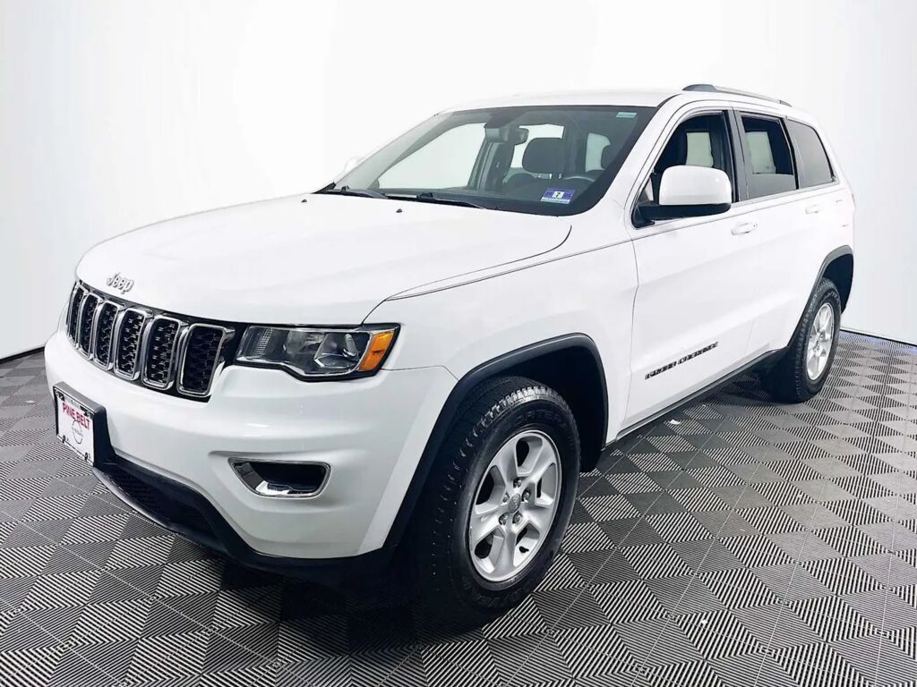 2017 Jeep Grand Cherokee Laredo E — photo 1 of 13