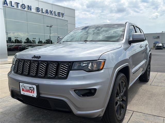 2018 Jeep Grand Cherokee Laredo — photo 1 of 26
