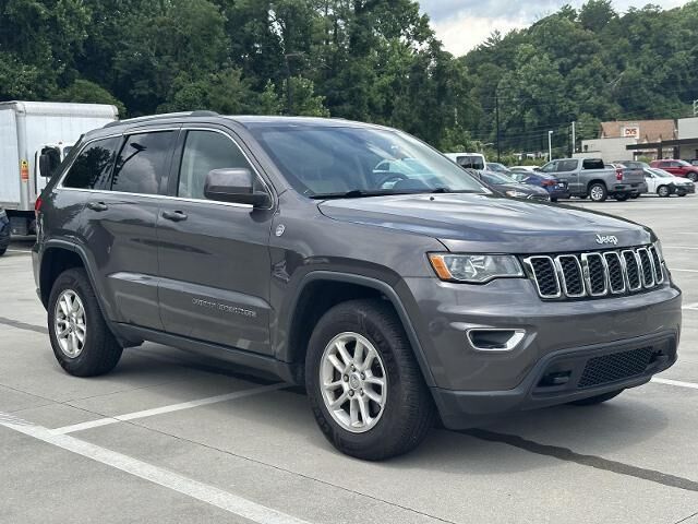 2019 Jeep Grand Cherokee Laredo — photo 1 of 13