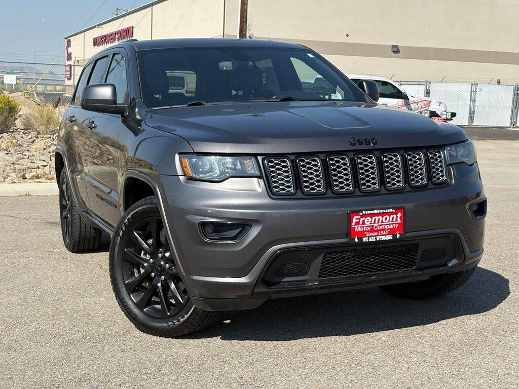 2019 Jeep Grand Cherokee Altitude — photo 1 of 27