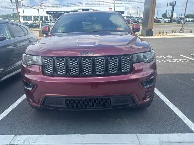 2019 Jeep Grand Cherokee Altitude — photo 1 of 76