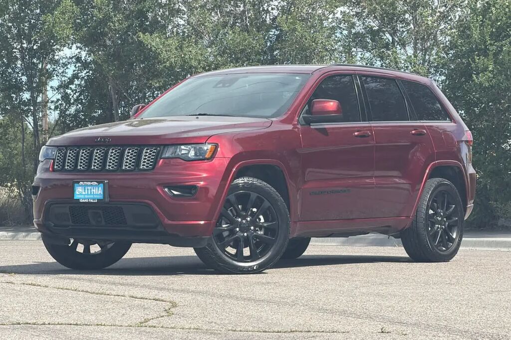 2020 Jeep Grand Cherokee Laredo — photo 1 of 14