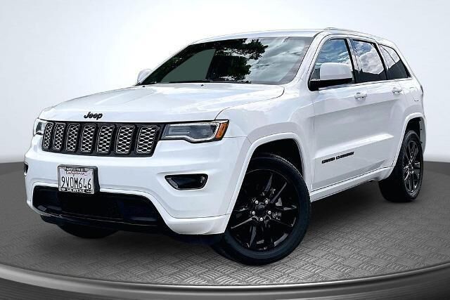 2020 Jeep Grand Cherokee Laredo — photo 1 of 13