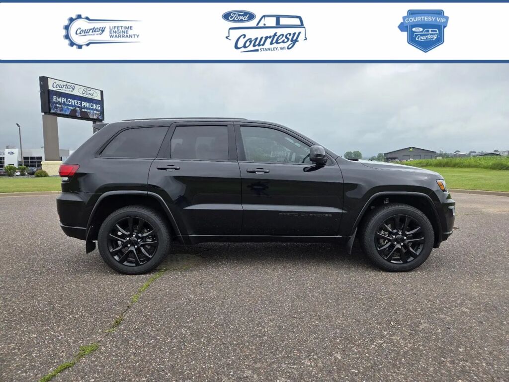2021 Jeep Grand Cherokee Laredo E — photo 1 of 14