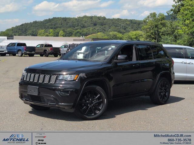 2019 Jeep Grand Cherokee Laredo — photo 1 of 13
