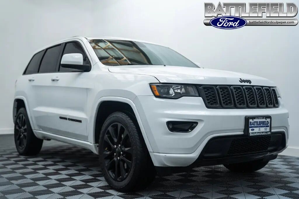 2019 Jeep Grand Cherokee Laredo — photo 1 of 13