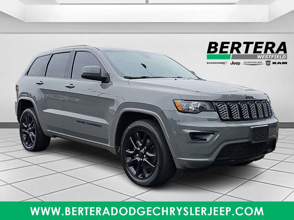 2020 Jeep Grand Cherokee Altitude — photo 1 of 13