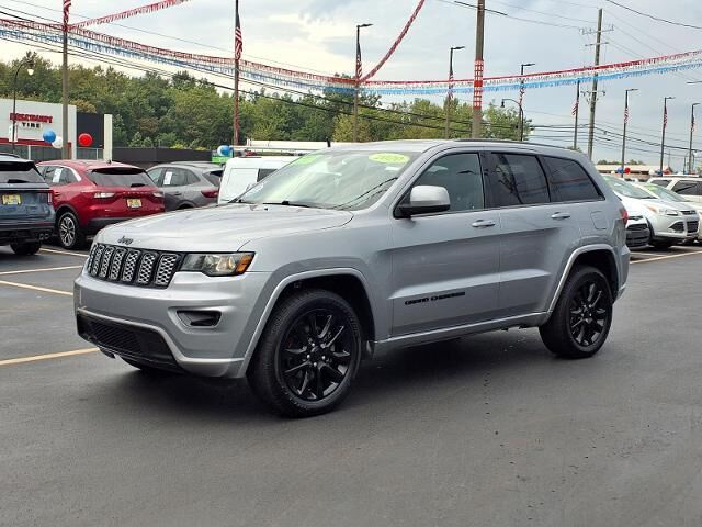 2020 Jeep Grand Cherokee Laredo