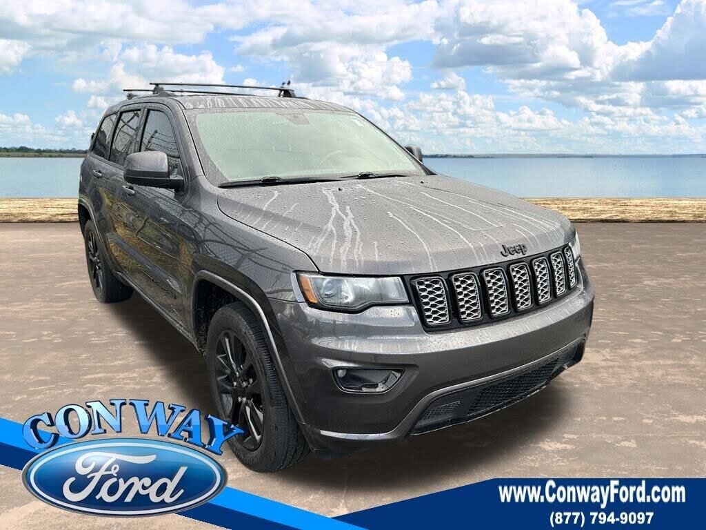 2017 Jeep Grand Cherokee Laredo — photo 1 of 1