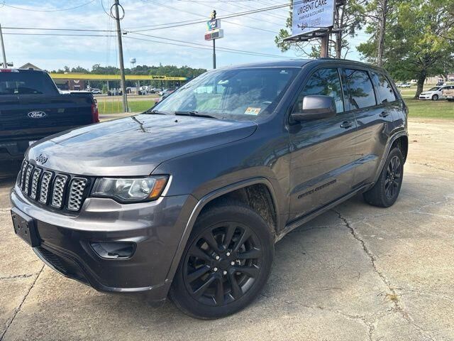 2018 Jeep Grand Cherokee Laredo — photo 1 of 13