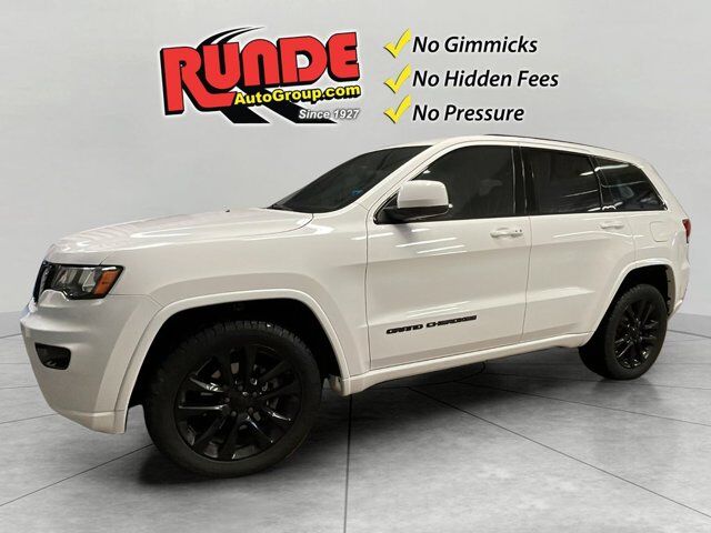 2018 Jeep Grand Cherokee Altitude — photo 1 of 12