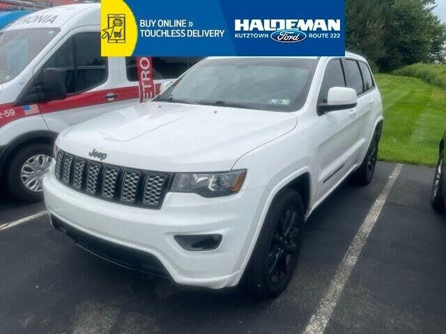 2019 Jeep Grand Cherokee Laredo — photo 1 of 2