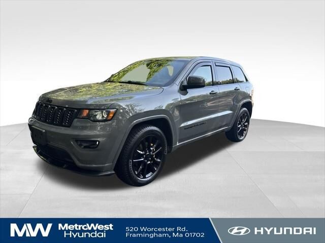 2020 Jeep Grand Cherokee Altitude — photo 1 of 26