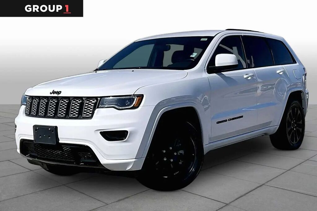 2020 Jeep Grand Cherokee Laredo — photo 1 of 13
