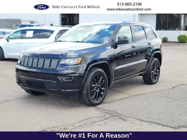 2020 Jeep Grand Cherokee Laredo — photo 1 of 13