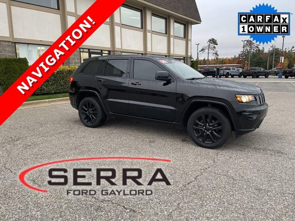 2020 Jeep Grand Cherokee Laredo — photo 1 of 1